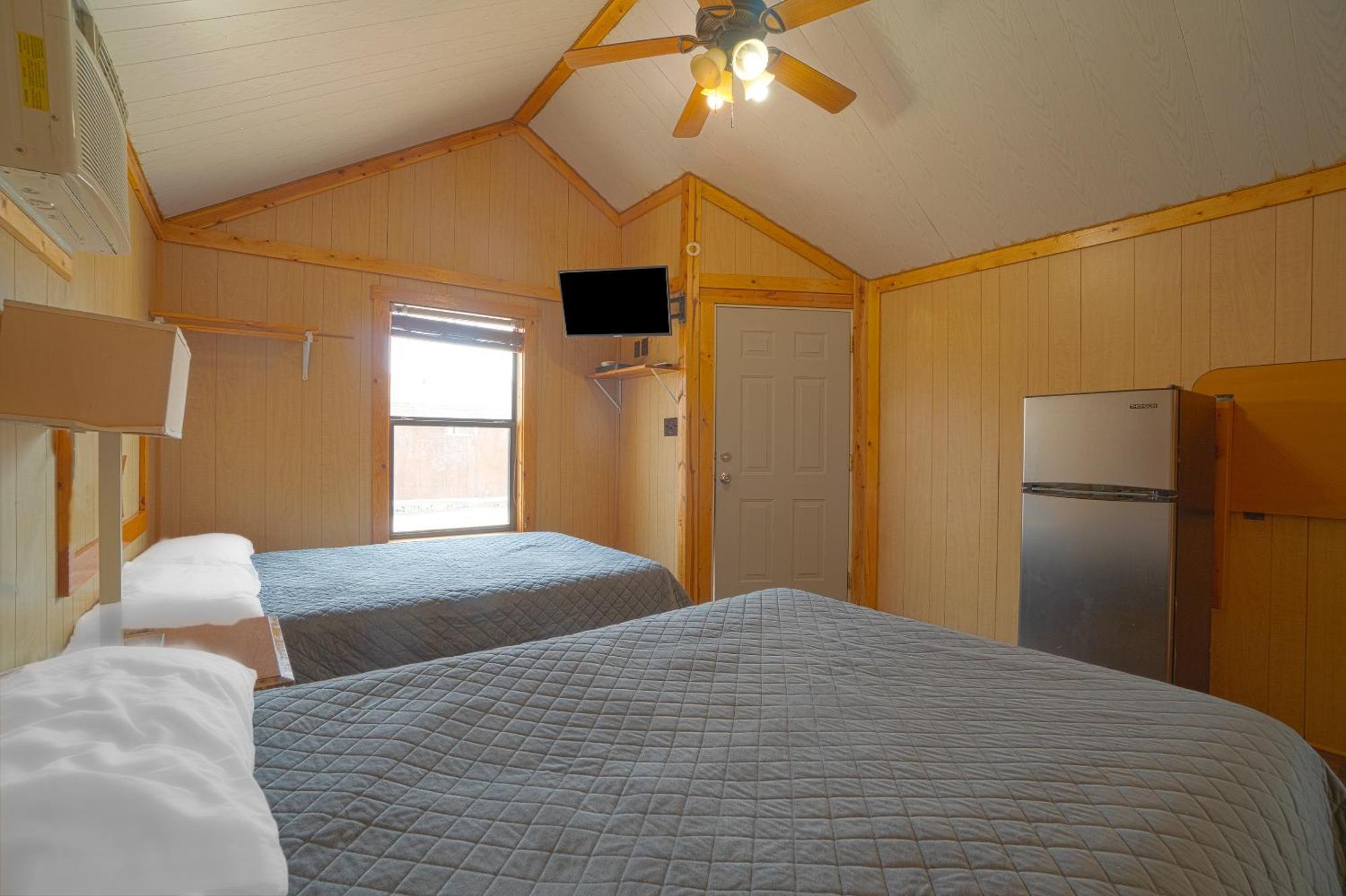 Grand Eagle Ford Lodge & Rv Park Tilden Exterior photo