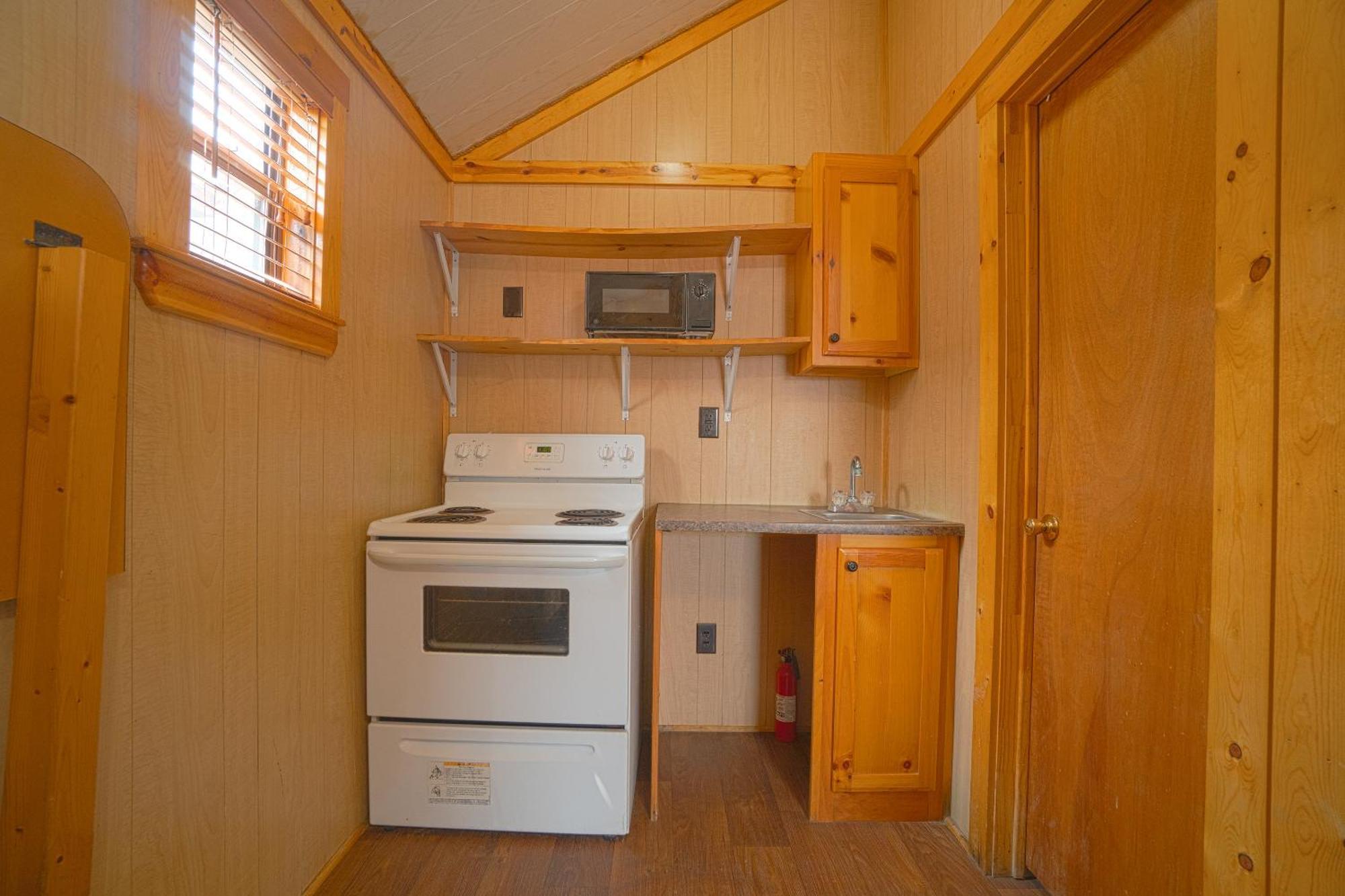 Grand Eagle Ford Lodge & Rv Park Tilden Exterior photo