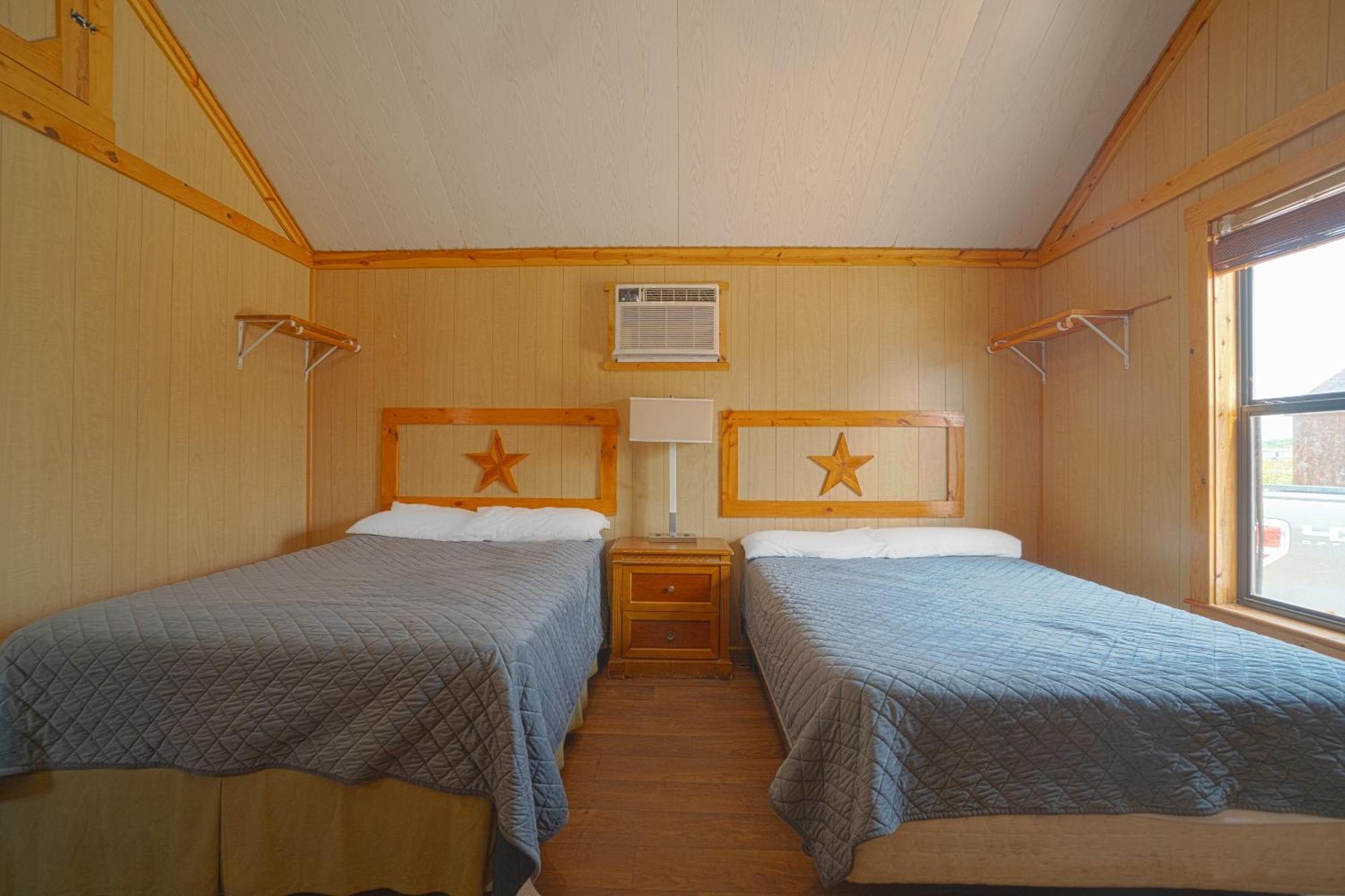 Grand Eagle Ford Lodge & Rv Park Tilden Exterior photo